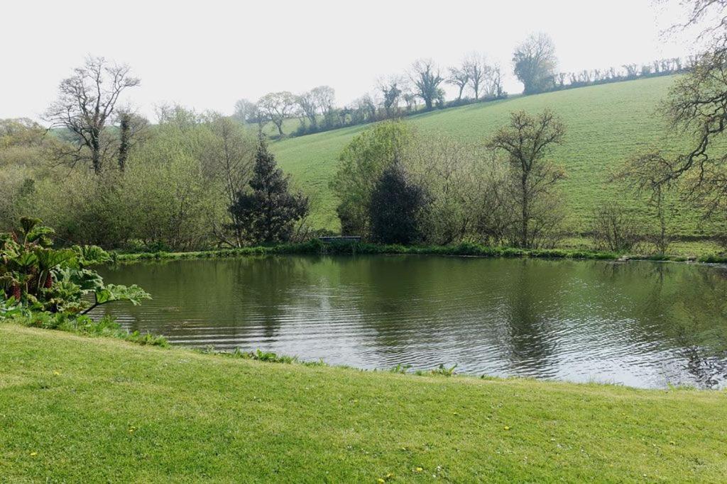Greenswood Cottage - Cosy Cottage, Rural Location, Beautiful Landscaped Gardens With Pond And Lake Dartmouth Exterior photo