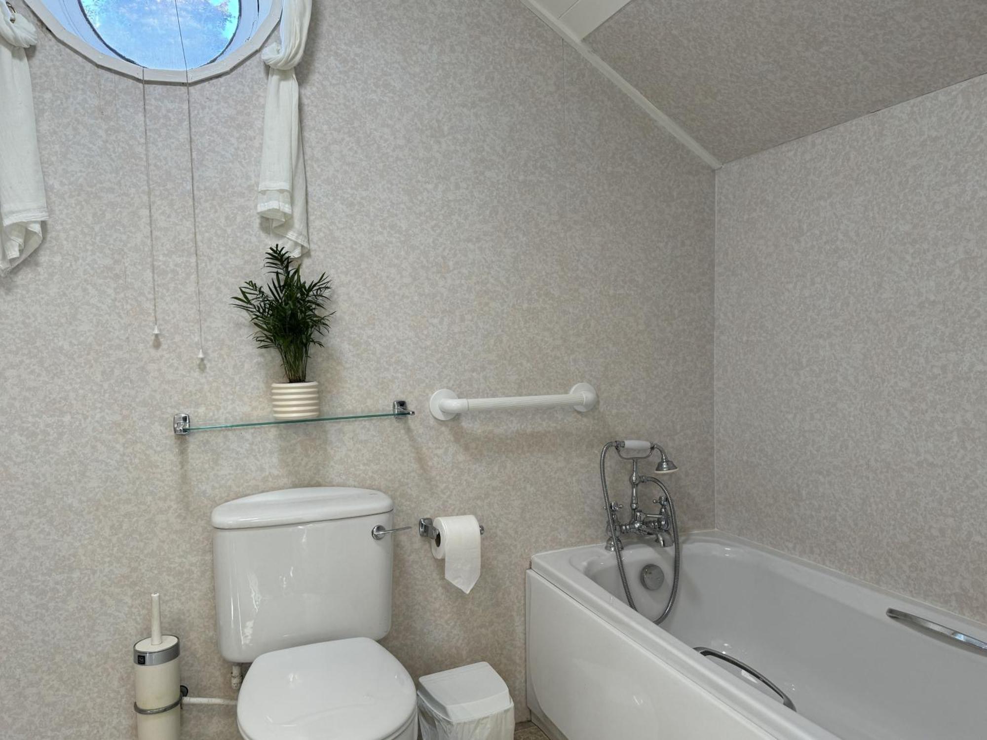 Greenswood Cottage - Cosy Cottage, Rural Location, Beautiful Landscaped Gardens With Pond And Lake Dartmouth Exterior photo